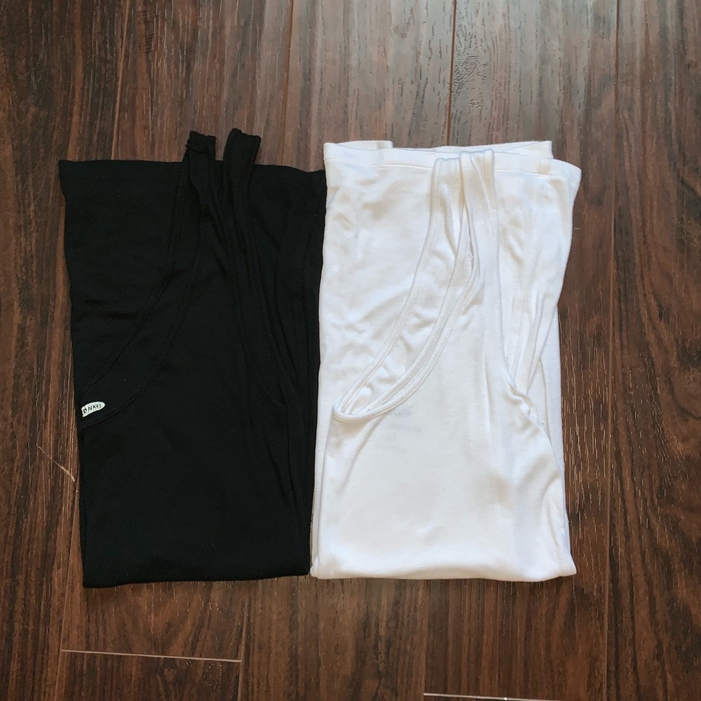 **SET OF TWO** black and white tunic tanks